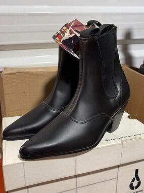 BNWT Underground England Pointed Chelsea Ankle Boots for Women